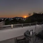 Pounedes Luxury Alojamento de Acomodação e Pequeno-almoço
