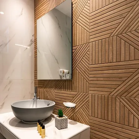 Pounedes Luxury