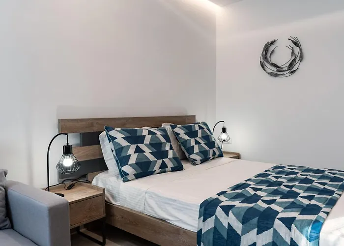 Pounedes Luxury Oda ve Kahvaltı 4*