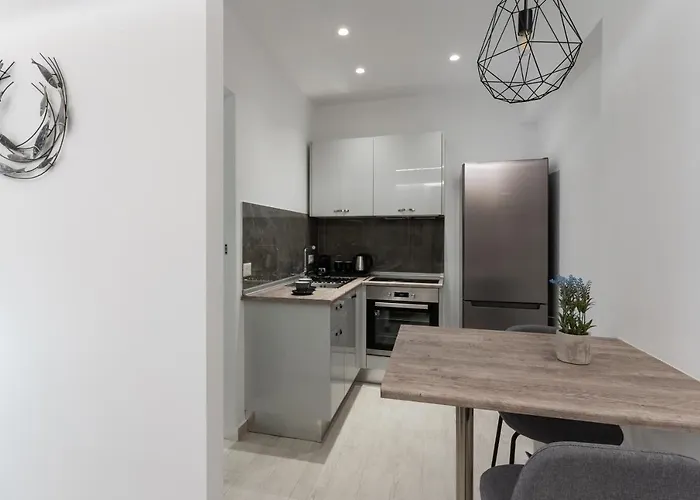 Pounedes Luxury Pefki