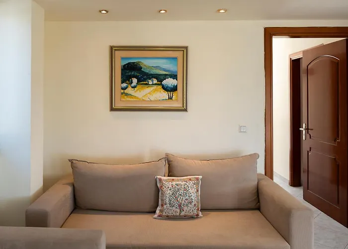 Oda ve Kahvaltı Pounedes Luxury 4*