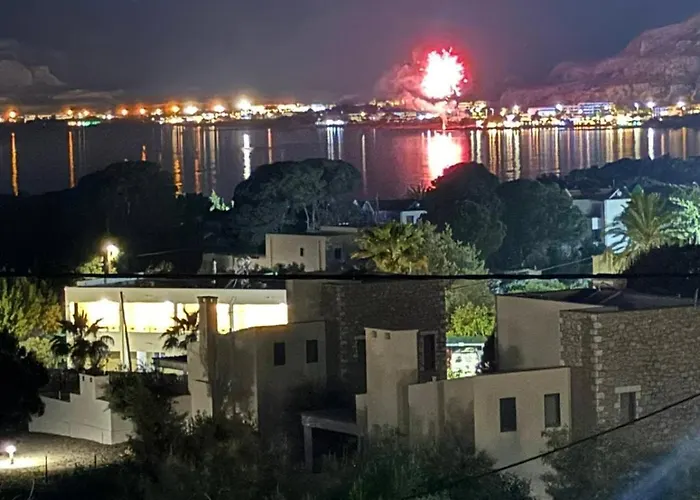 Pounedes Luxury Oda ve Kahvaltı 4*