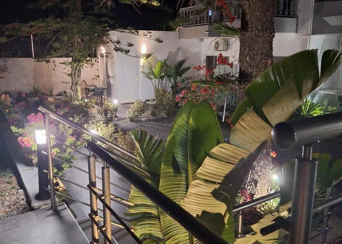 Pounedes Luxury Oda ve Kahvaltı 4*