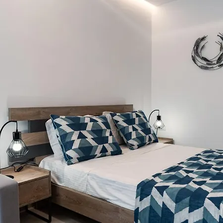 Pounedes Luxury Couette-café 4*