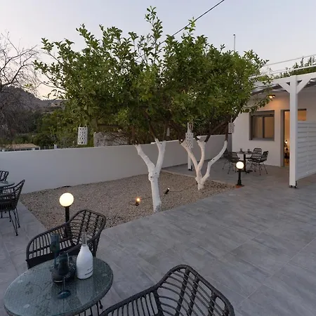 Pounedes Luxury Alojamento de Acomodação e Pequeno-almoço Pefki