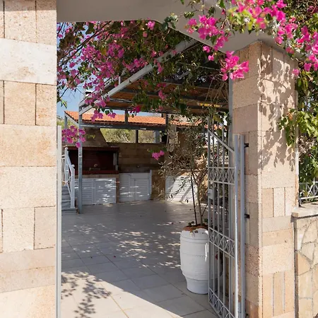 Alojamento de Acomodação e Pequeno-almoço Pounedes Luxury Pefki