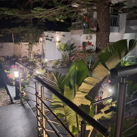 Pounedes Luxury Alojamento de Acomodação e Pequeno-almoço 4*