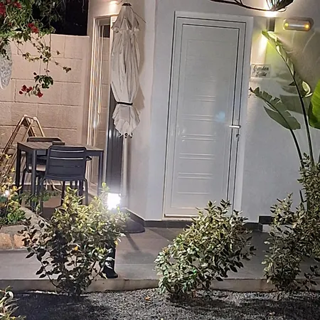 Pounedes Luxury Alojamento de Acomodação e Pequeno-almoço Pefki