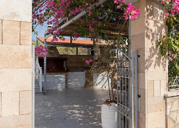 Bed and breakfast Pounedes Luxury Pefki